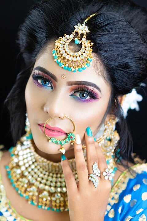 <span  class="uc_style_uc_tiles_grid_image_elementor_uc_items_attribute_title" style="color:#ffffff;">woman-6382410_960_720 (1)</span>